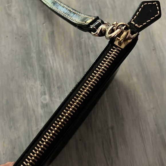 Dooney & Bourke - Picture 5 of 6